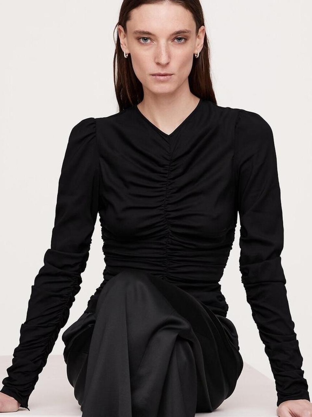Banana Republic Crepe Black Ruched Long-Sleeve V-Neck Top